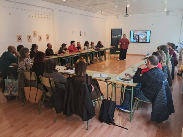 Sala de formación de la Escuela de Arte de Huesca, con la presencia de Gloria Jové
